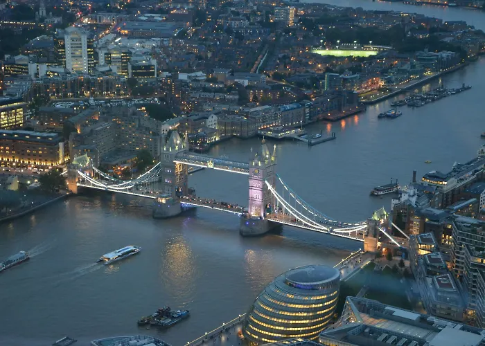 London New Year's Eve Guide 2026-2027: Events, Fireworks & Where to Stay