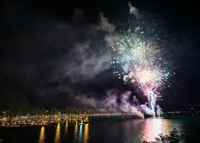 Edinburgh New Year's Eve Guide 2027-2027: Events, Fireworks & Where to Stay