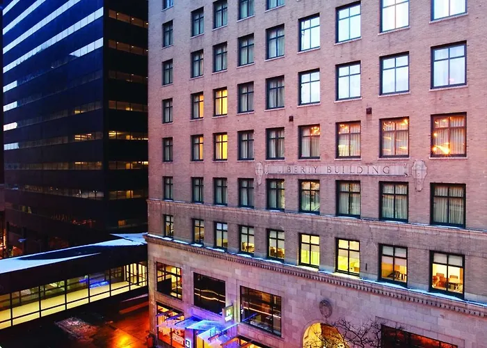 Des Moines New Year's Eve Guide 2026-2027: Events, Fireworks & Where to Stay